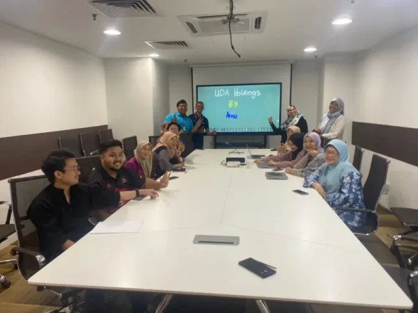 Revolutionizing UDA Holdings’ Meeting Culture with 75″ Smartboard Integration