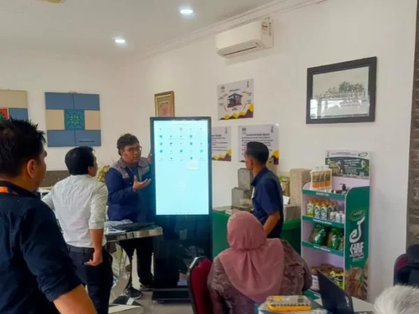 Empowering Government Digitalization with Floor Standing Display Technology