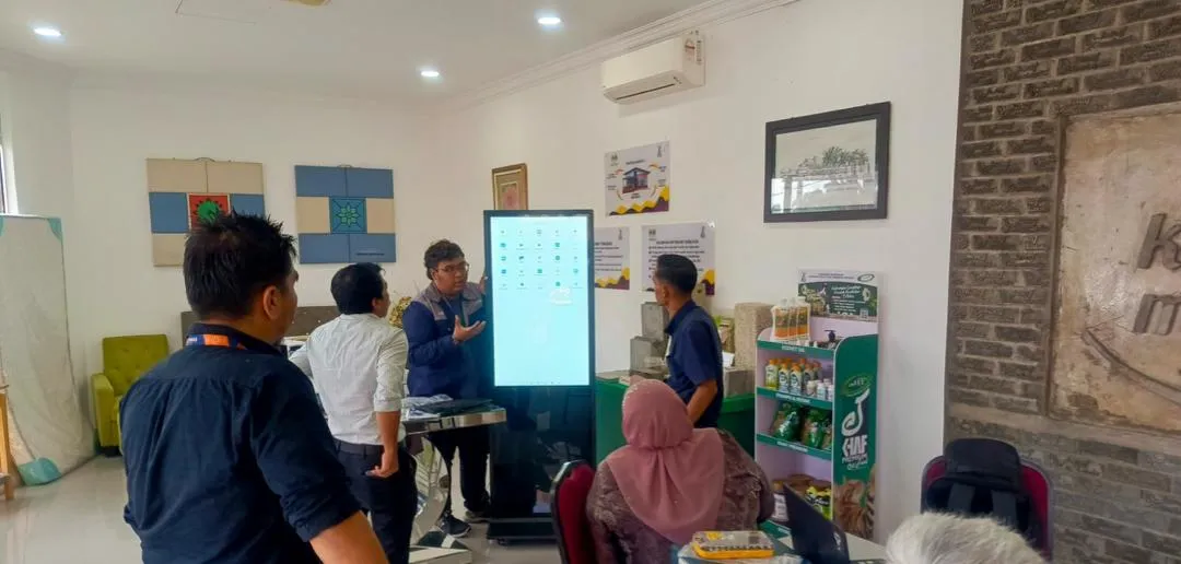 Empowering Government Digitalization with Floor Standing Display Technology