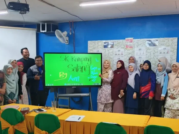 Interactive Smartboard Setup for SK Kampong Salang | ARVIA 65-Inch