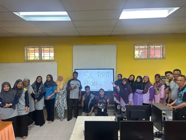 SK Parit Pechah Empowers Library Learning with ARV200-65 Smartboard Integration