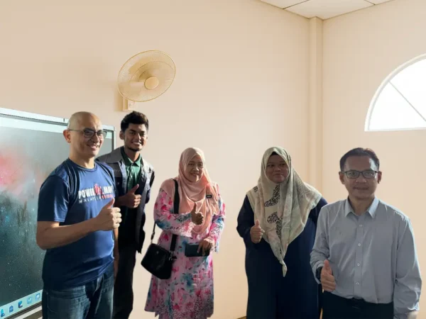 Arvia Smartboard Empowers Kampung Angkat MADANI Digital Hub in Merlimau