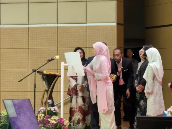 FlipTouch Empowers ASEAN Fabrics Symposium 2025 with Royal Digital Signing