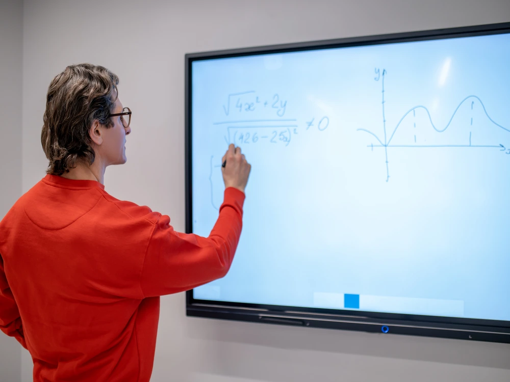 AI-First-Smartboard-in-Malaysia-Transforming-Education-and-Business-Collaboration
