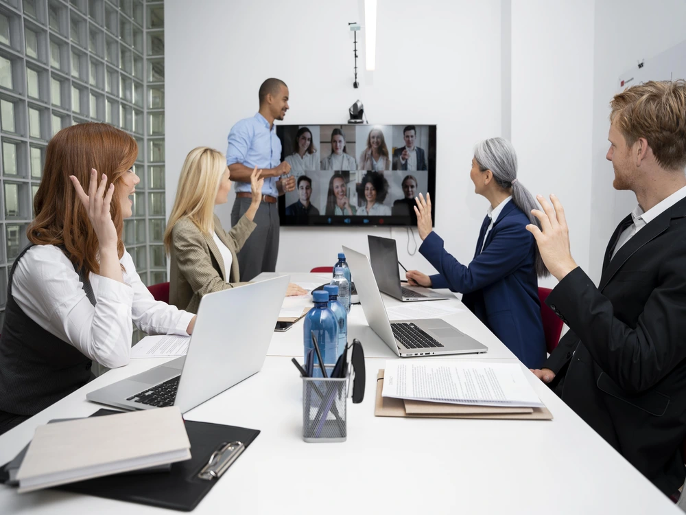 Smart-Meeting-Room-Solutions-with-Interactive-Smartboard-Technology