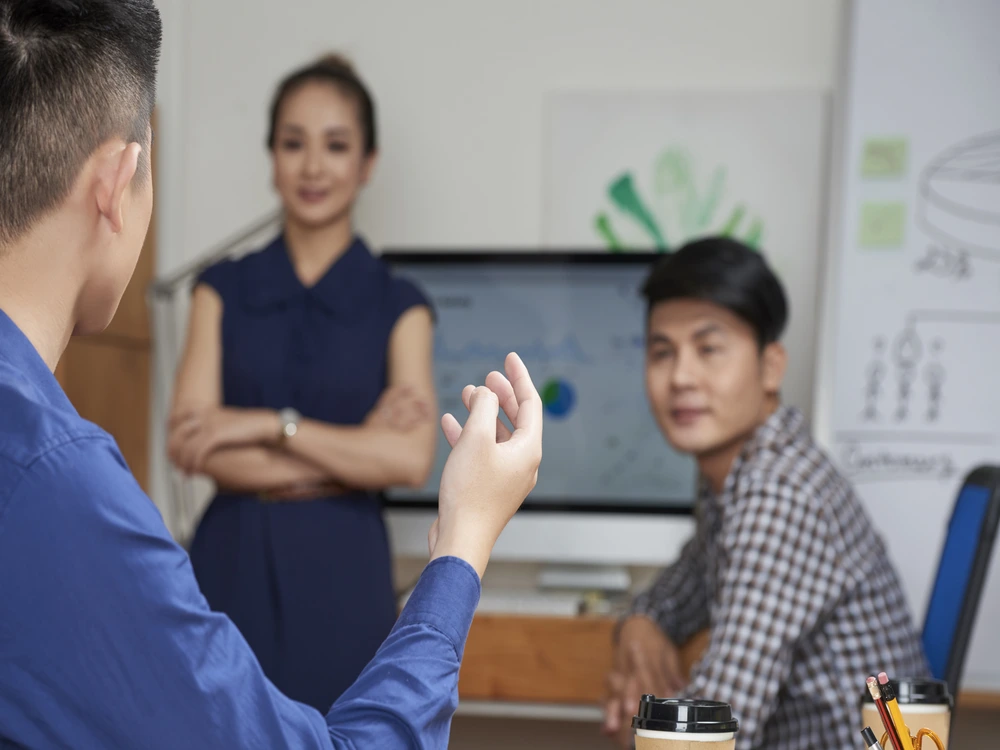 Transforming-Education-How-Smartboards-Power-the-Future-of-Smart-Classrooms