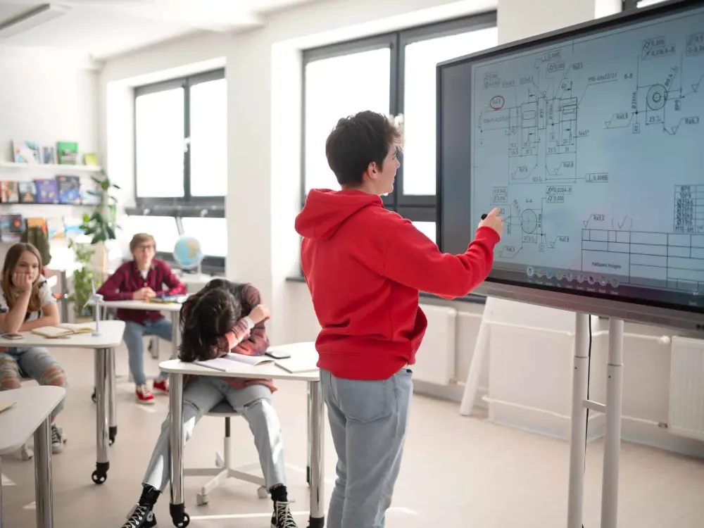 Interactive-Smartboard-Transforming-Collaboration-and-Learning