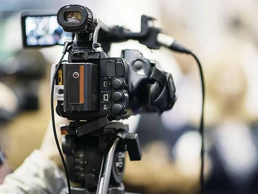 Enhancing-Live-Streaming-with-Smartboard-Technology-for-Seamless-Presentations