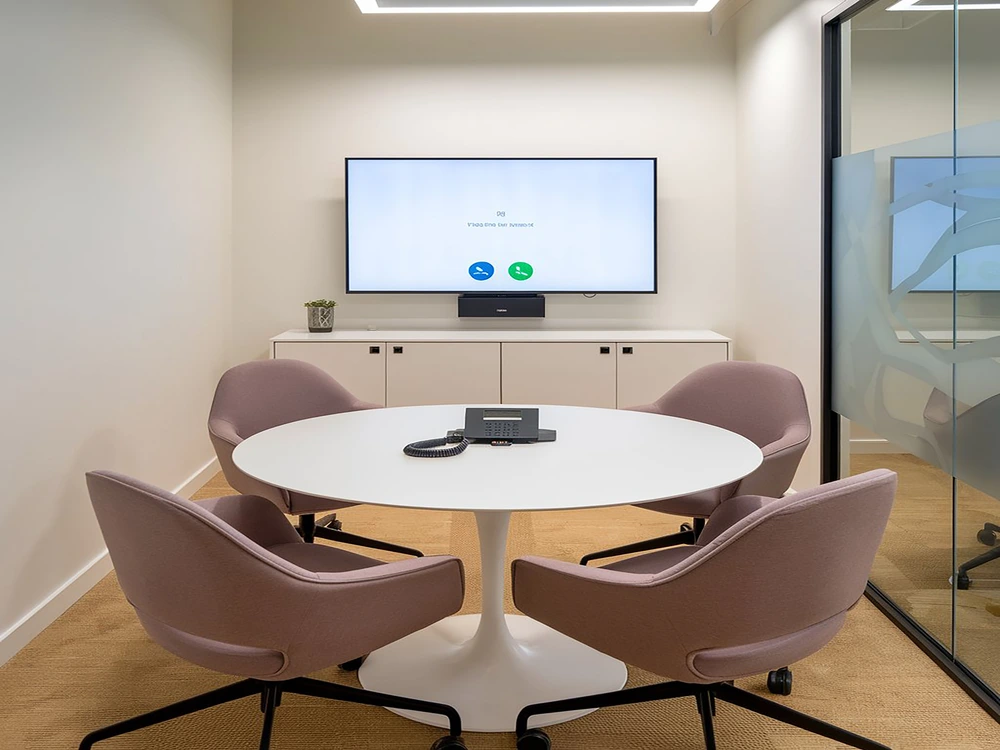 Smart Meeting Room Solutions with Interactive Smartboard Technology