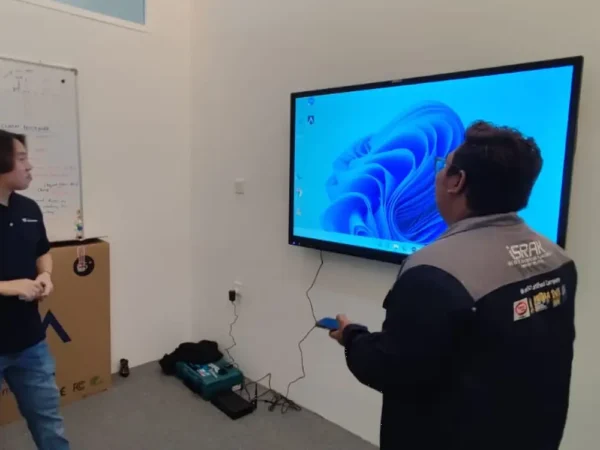 Smartboard Malaysia Setup Elevates LISEGA’s High-Tech Meeting Room Collaboration