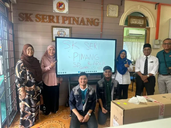 Yayasan Sime Darby Donates Two Smartboards to SK Seri Pinang, Perak to Enhance Digital Learning
