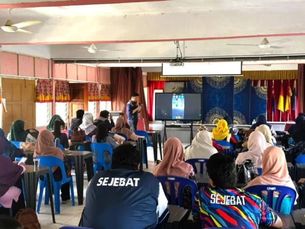 SMK Jeram Receives 7 Smartboards Sponsored by Sime Darby
