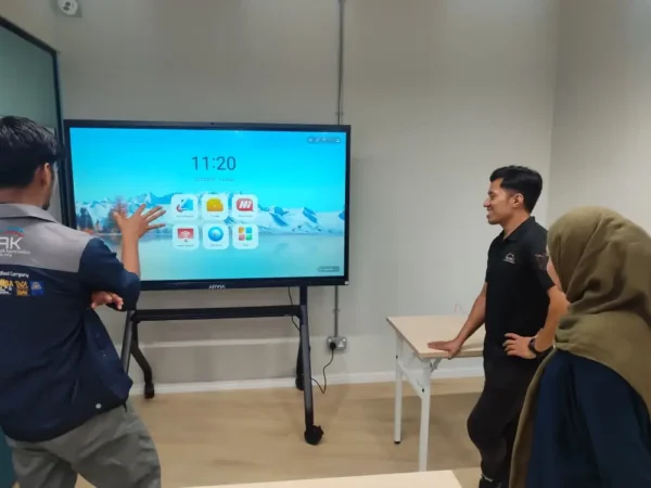 Akal Digital Enhances Productivity with Arvia AI Smartboard ARV600-75