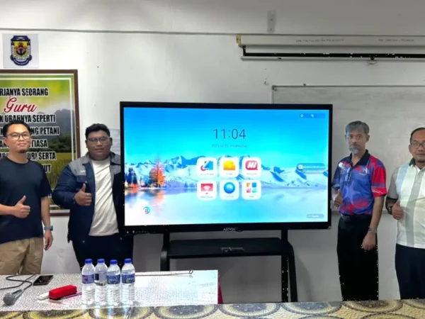 Arvia Successfully Installs Powerful AI Smartboard ARV600-75 at SMK (LKTP) Pemanis, Johor