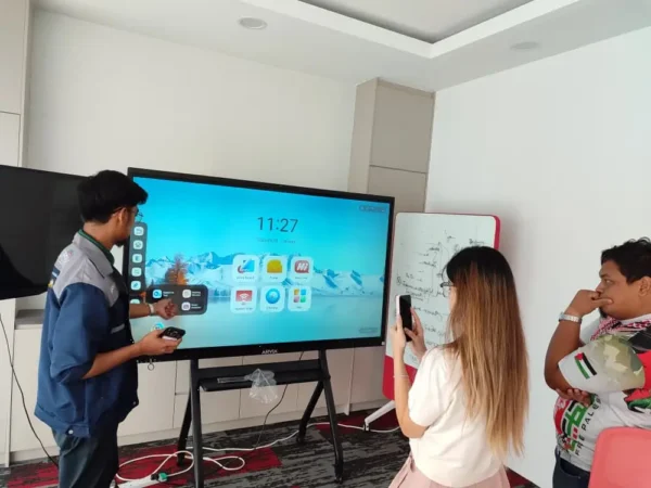 Arvia AI Smartboard Empowers Meraque Sdn. Bhd. Smarter Meetings with ARV600_75