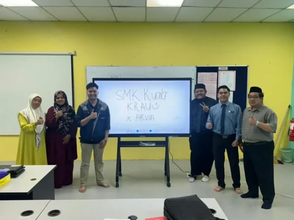SMK Kuala Krau Embraces Digital Transformation with Arvia AI Smartboard ARV600-75