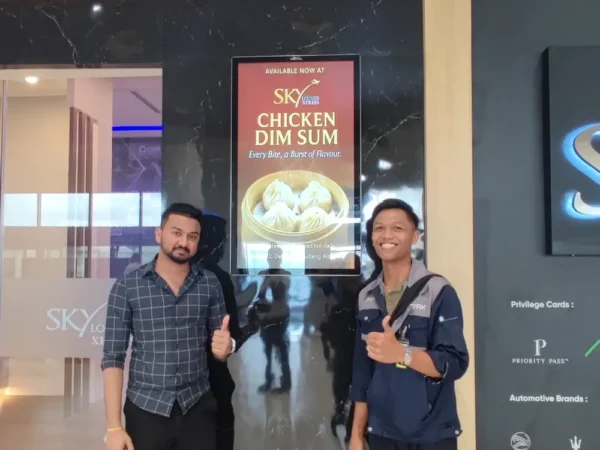 Digital Signage MON-43 Installation Enhances SkyLounge Lobby Experience