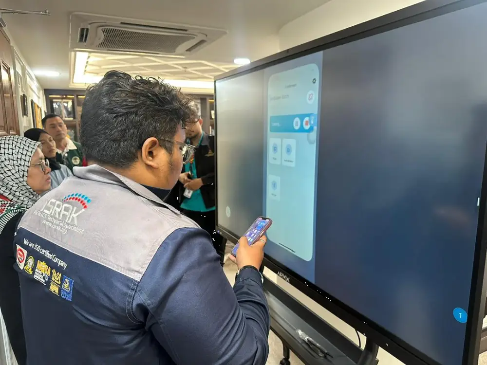 Fingermark Company Supplies 75‑Inch Smartboard to SUK Selangor, Shah Alam