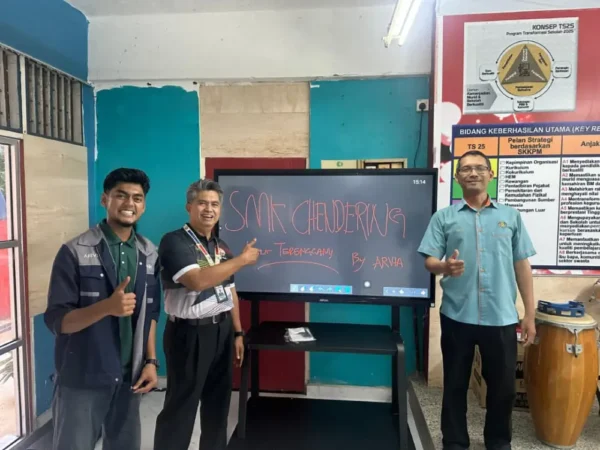 AI Smartboard Installation at SMK Chendering by Arvia Solutions & SSTP Terengganu