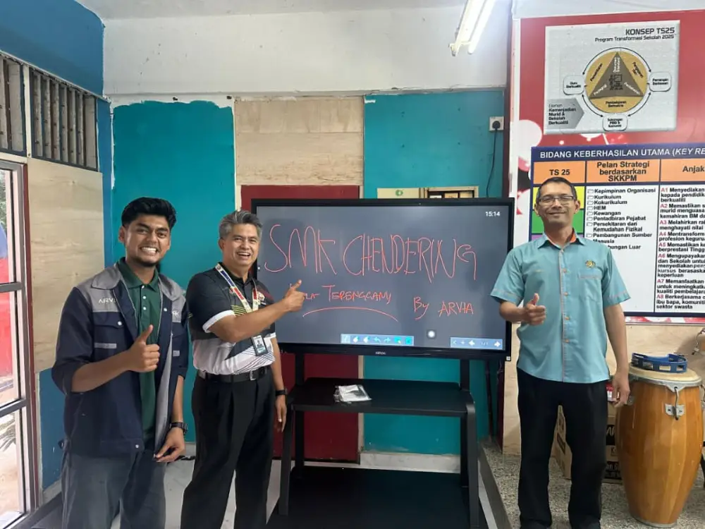 AI Smartboard Installation at SMK Chendering by Arvia Solutions & SSTP Terengganu