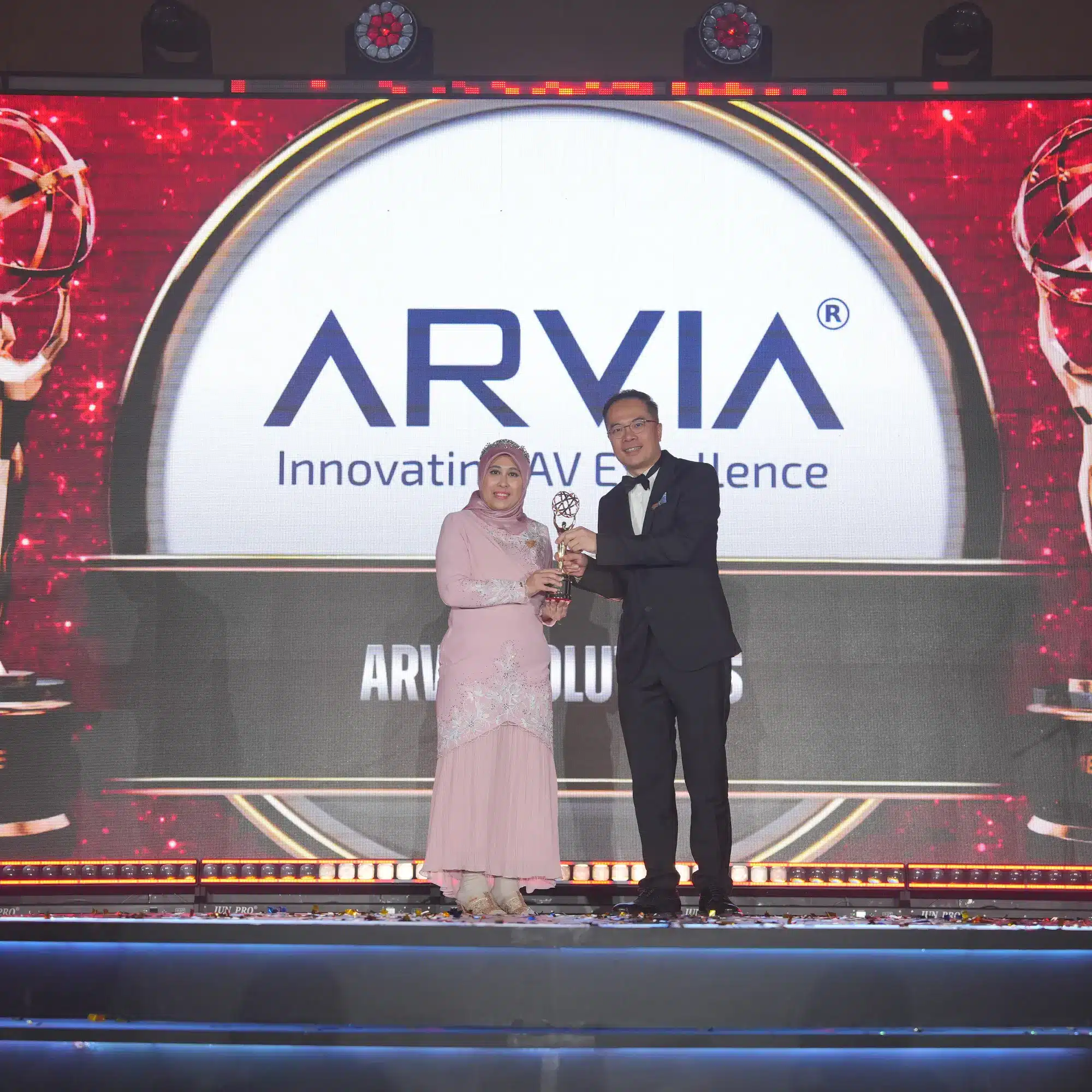 nurul-ain-holding-sme100-award-2