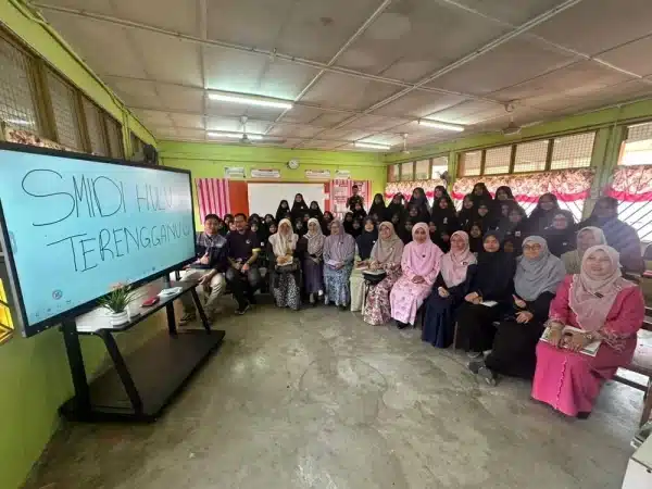 AI Smartboard Revolutionizes Islamic Education at SMIDI Hulu Terengganu