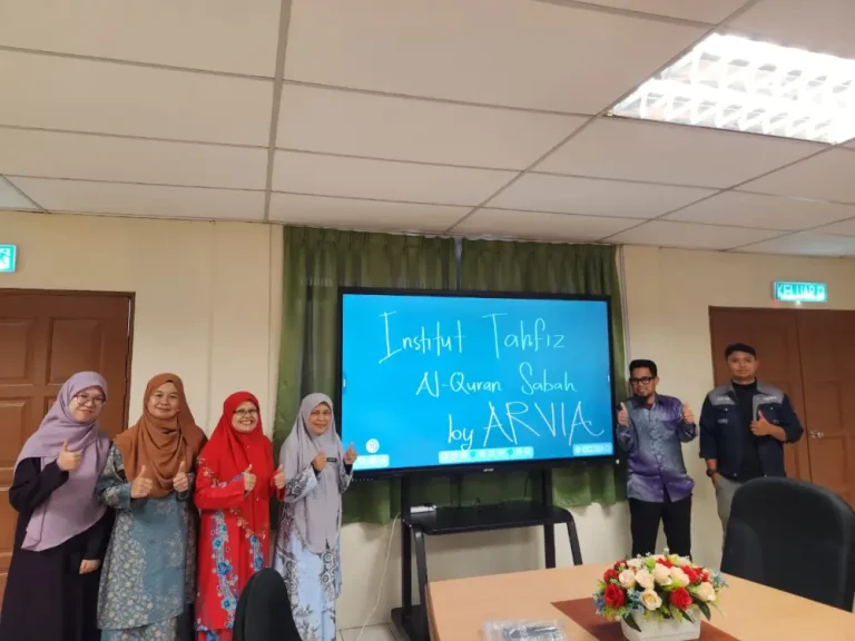 ai smartboard institusi tahfiz al-quran sabah arvia soluions