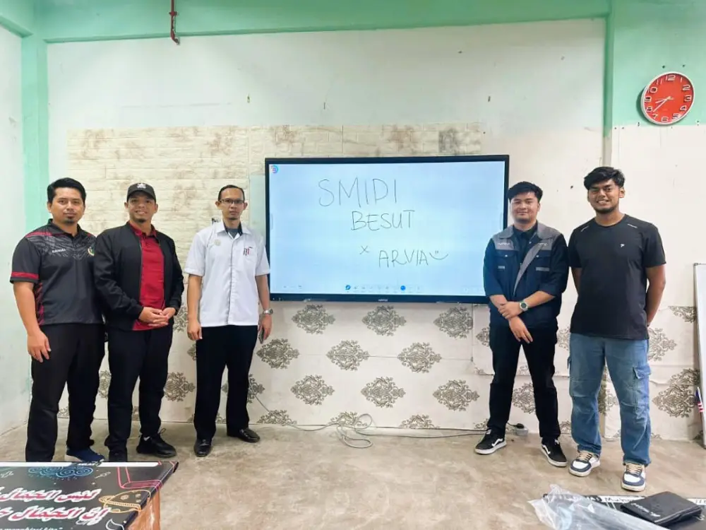 AI Smartboard Elevates Islamic Education Quality at SMIDI Besut