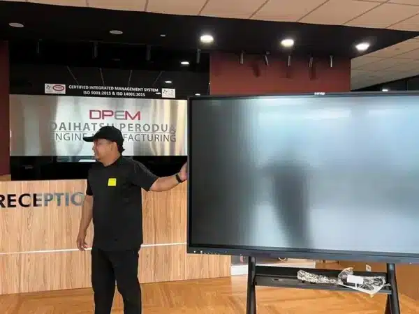 Smartboard Replaces Whiteboards for Digital Transformation at Daihatsu Perodua Engine Manufacturing
