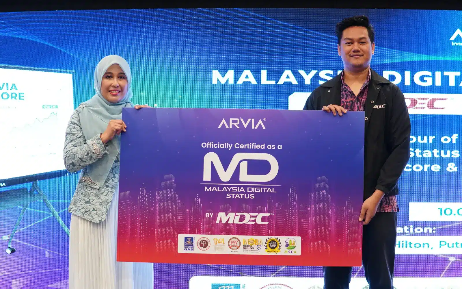 Arvia Solutions receiving Malaysia Digital Status certification from MDEC for digital technology excellence