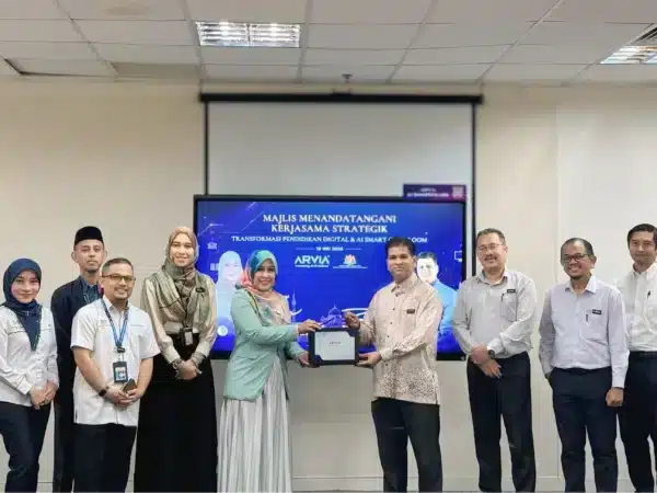 AI Smartboard MOU Transforms Education in Putrajaya Schools