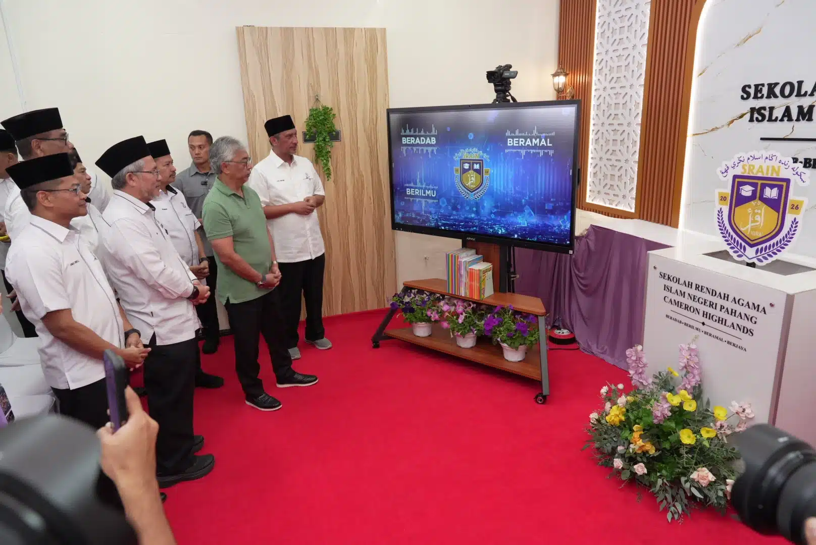 Sultan Pahang Launches SRAIN Cameron Highlands with Digital Signing on Arvia AI Smartboard