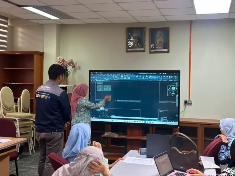Arvia AI smartboard as the centrepiece of a smart classroom at SMK Putrajaya Presint 8(1)