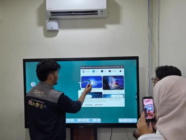 Smartboard AI Arvia Uji Teguh