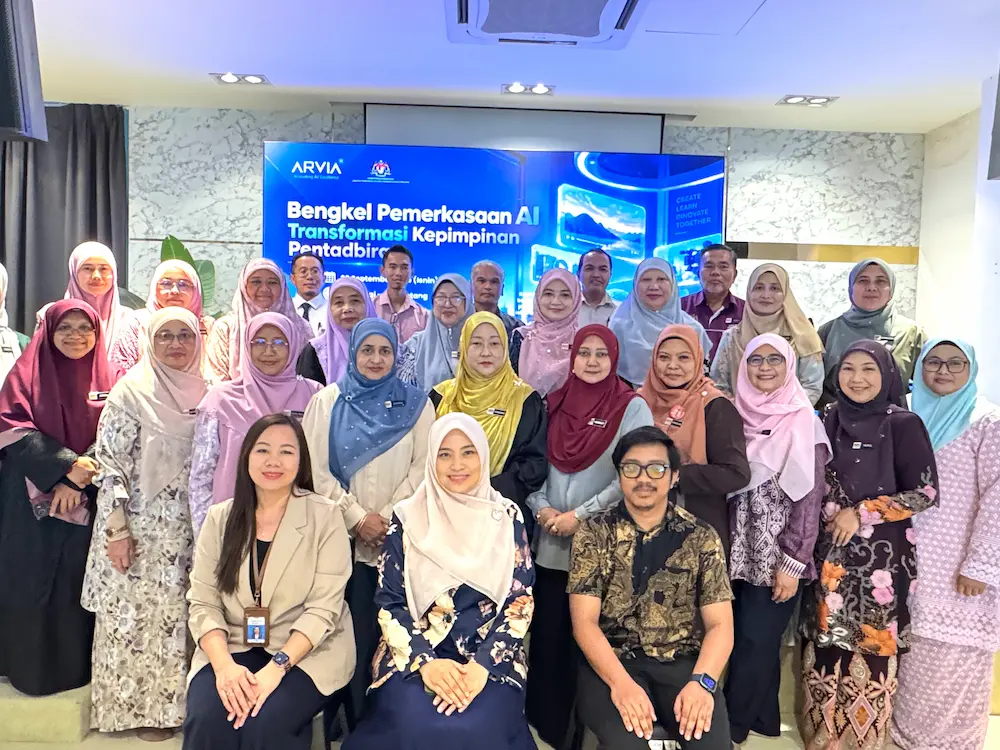 Guru Penolong Kanan Pentadbiran WP Putrajaya group photo at DELIMa AI Training Putrajaya