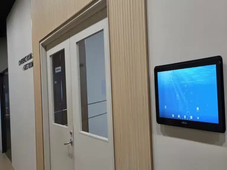 Close-up of the Meeting Room Panel Arvia DPEM screen outside a meeting room