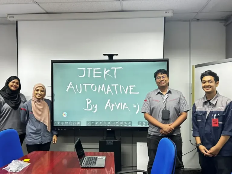 Team Arvia with JTEKT Automotive Sdn Bhd during Smartboard AI Arvia installation