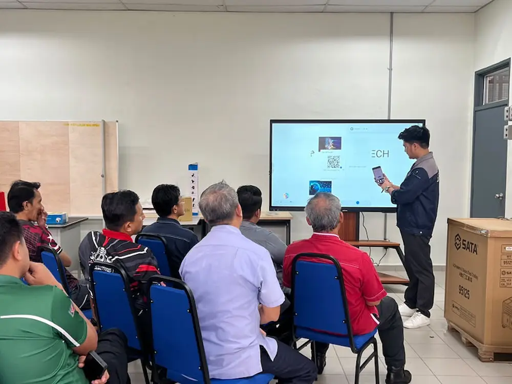Instant file transfer of slides and photos to Smartboard AI Arvia KV Tanjung Puteri