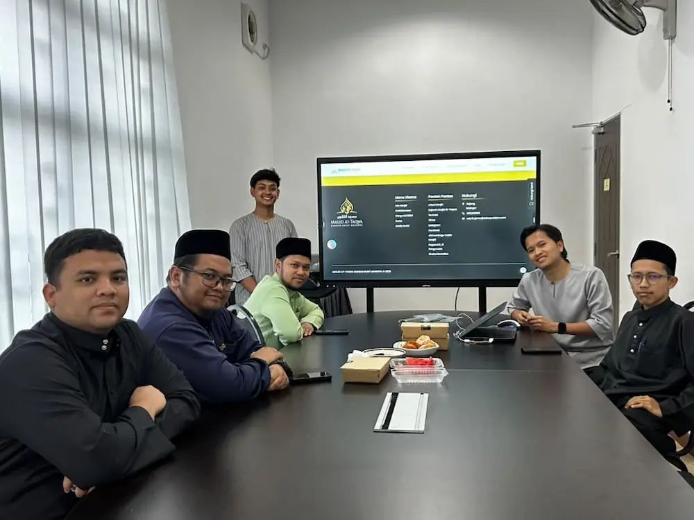 Arvia team with Masjid At-Taqwa committee members after AI smartboard for masjid installation in Bangi