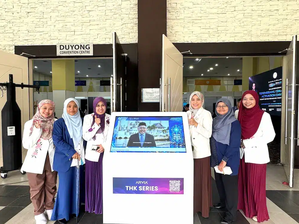 Arvia horizontal touchscreen kiosk on display at the smart city Terengganu event in Kuala Terengganu