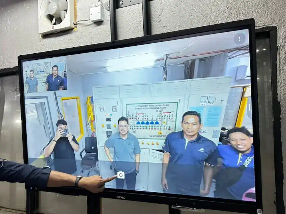 Arvia team shares Smartboard AI Arvia BERNAS Kedah built-in camera for hybrid meetings